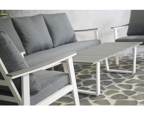 Grijze tuinmeubelset met bank, stoel en tafel