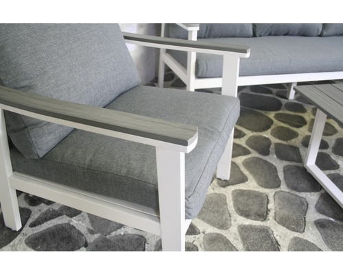 Tuinmeubelset met polyrotan accenten en grijze kussens