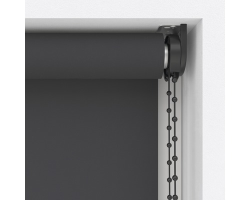 Rolgordijn met kettingbediening bij het raam