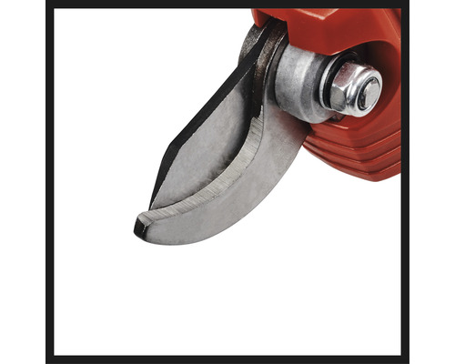 Close-up van het mes van een snoeischaar.