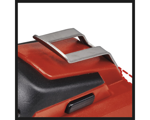 Detailweergave van een gereedschap met metalen clip