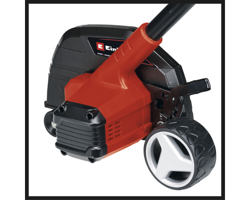 Gedetailleerd beeld van een gazonbeluchter met wielen