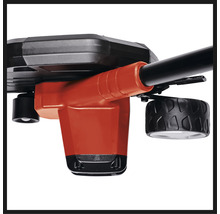 Detailopname van een grastrimmer met wielgeleiding