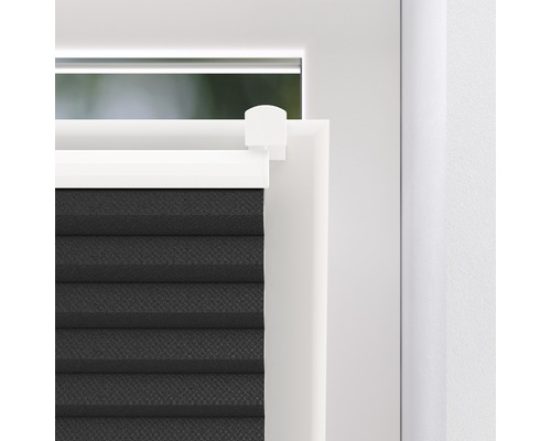 Close-up van een antraciet plisségordijn op het raam