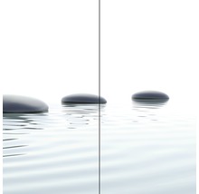 Decoratieve steen op water