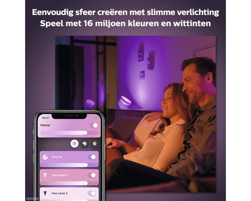 Scene met slimme verlichting die wordt bediend via een smartphone app.