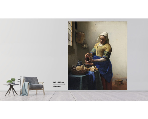 Behang met het motief ''Het Melkmeisje'' van Jan Vermeer, afmetingen 243 x 280 cm