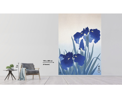 Fotobehang met blauw bloemmotief in de kamer, afmetingen 194 x 280 cm