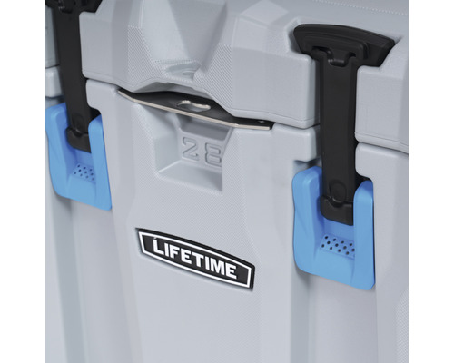 Detail van een grijze koelbox met een inhoud van 28 liter en het Lifetime logo.