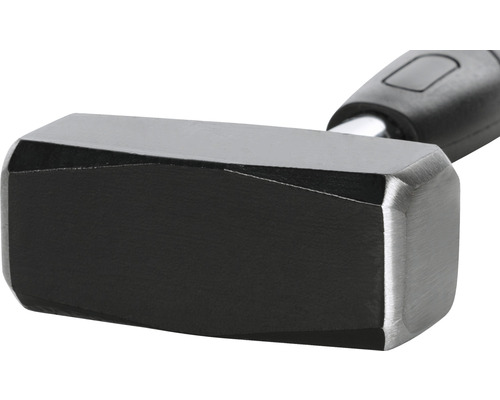 Vuistbijl met stalen kop en kunststof handvat