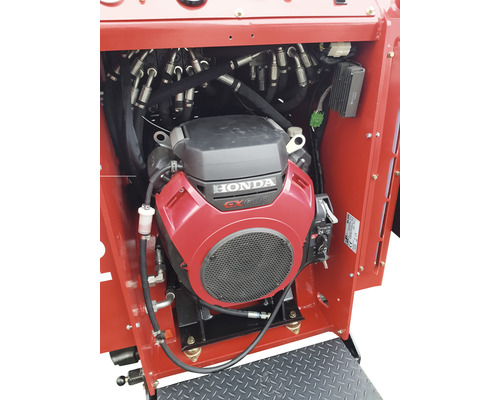 Detailopname van een Honda GX690 motor in een machine