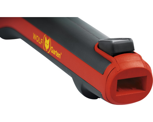 Wolf Garten Logo op de steel van een tuingereedschap