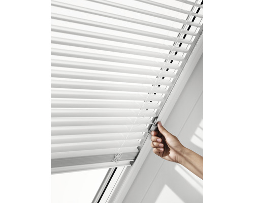 Dakvensterjaloezie met bediening