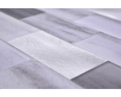 Mozaïektegels van glas en metaal