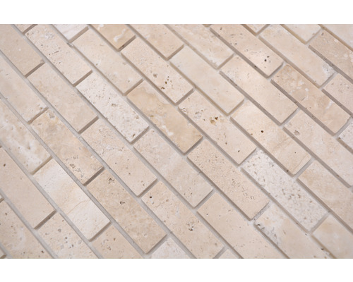 Close-up van natuursteen mozaïektegels in baksteenmotief