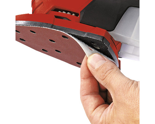 Gedetailleerde weergave van een vlakschuurmachine bij het vervangen van het schuurpapier