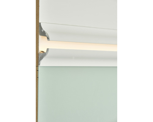 Verlichte sierlijst aan de wand
