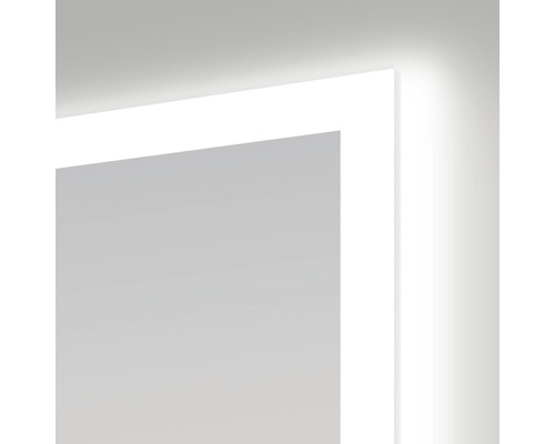 Detailweergave van een verlichte spiegel