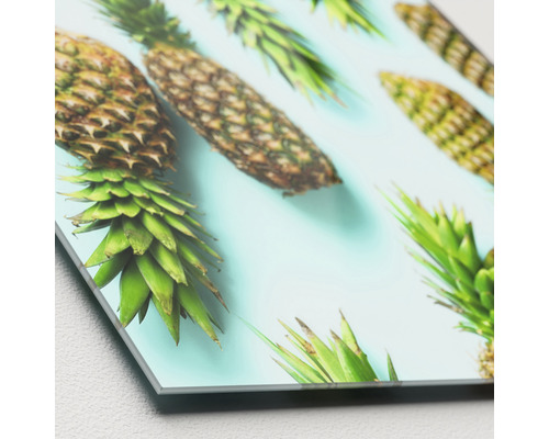 Decoratieve afbeelding met ananas motieven op een plaat