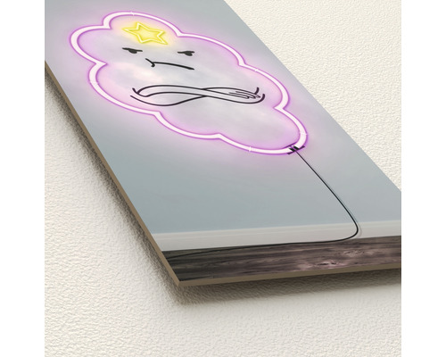 Decoratieve muurafbeelding met wolkenmotief en neon effect