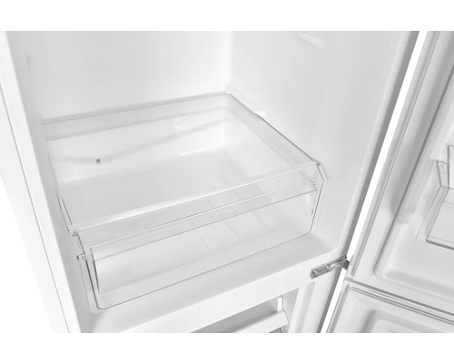 Interieur van een koelkast met transparante groentelade