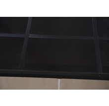 Detailaanzicht van een terrasoverkapping met polycarbonaatplaten