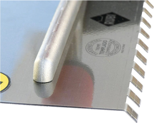 Getande tegelspaan met metalen handgreep