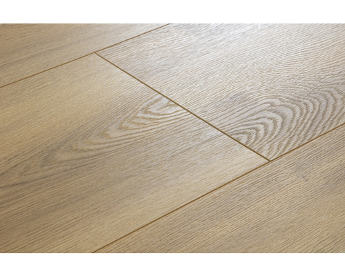 Close-up van lichte laminaatvloer met houtstructuur