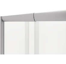 Detailweergave van een zilverkleurig aluminium frame met witte vulling