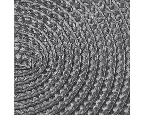 Gedetailleerde close-up van een ronde gevlochten placemat