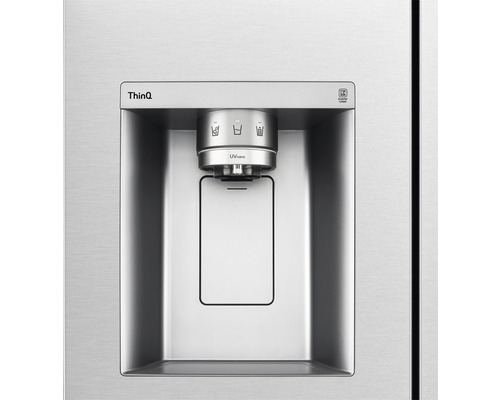 Water- en ijsdispenser van een koelkast met LG ThinQ Logo