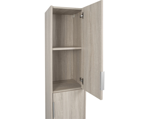 Open hoge kast met planken