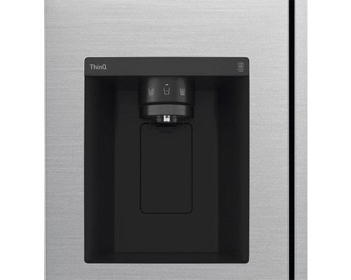 Detail van een koelkast met waterdispenser en LG ThinQ-logo