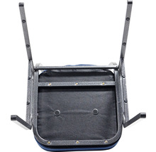 Onderkant van een bureaustoel met metalen frame en gestoffeerde zitting