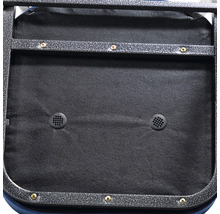 Onderkant van een stoel met stoffen bekleding en metalen frame