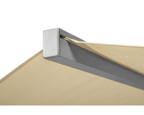 Detailopname van een zonnescherm met frame