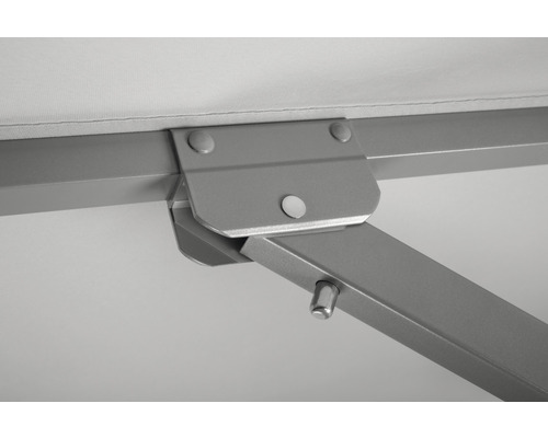 Detailopname van het scharnier van een zonnescherm