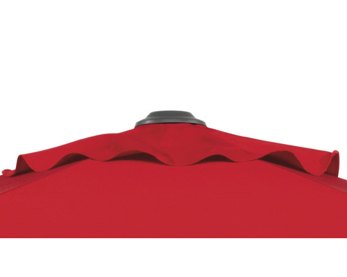 Detailopname van een rode parasol met grijze top.