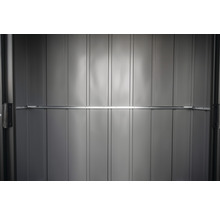 Metalen tuinhuis interieur met versteviging