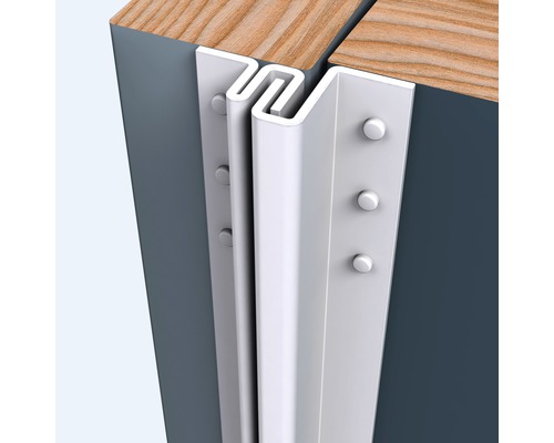 Close-up van een witte deurafdichting tussen deurkozijn en deurblad.