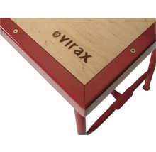 Detailopname van een Virax werktafel met houten blad en metalen frame