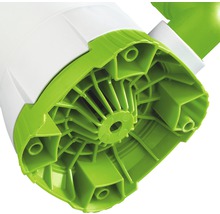 Detailopname van een tuinpomp met een groene behuizing.