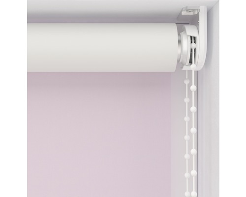 Detailopname van een rolgordijn met trekkoord voor raamdecoratie