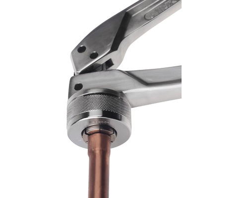 Perstang tijdens het persen van een koperen buis