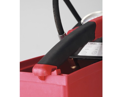 Detailopname van een handpomp met manometer en handgreep