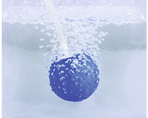 Luchtsteen met luchtbellen in water