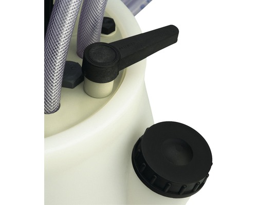 Detailopname van een reinigingsapparaat met een zwarte klep en een afsluitdop