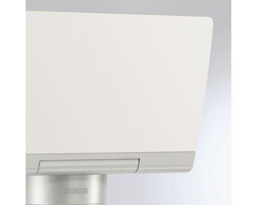 Close-up van een Steinel buitenlamp.