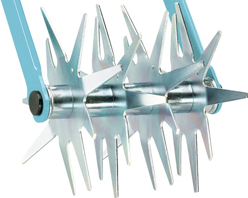 Detailaanzicht van een gazonbeluchter met rollen