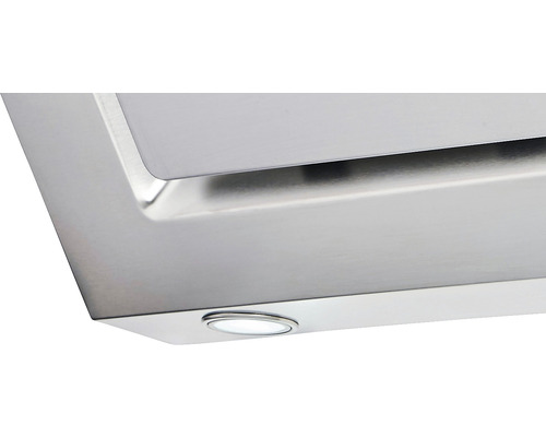 Close-up van een metalen afzuigkap met verlichting